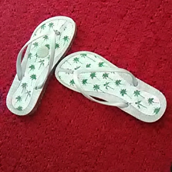 Slippers - Picture 3 of 3